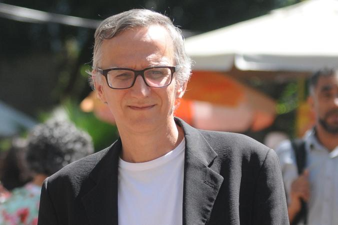 O professor, jornalista e escritor Juremir Machado da Silva aceitou o convite para participar da campanha #EspalhePoemas, em alus&atilde;o ao #DiaMundialDaPoesia.