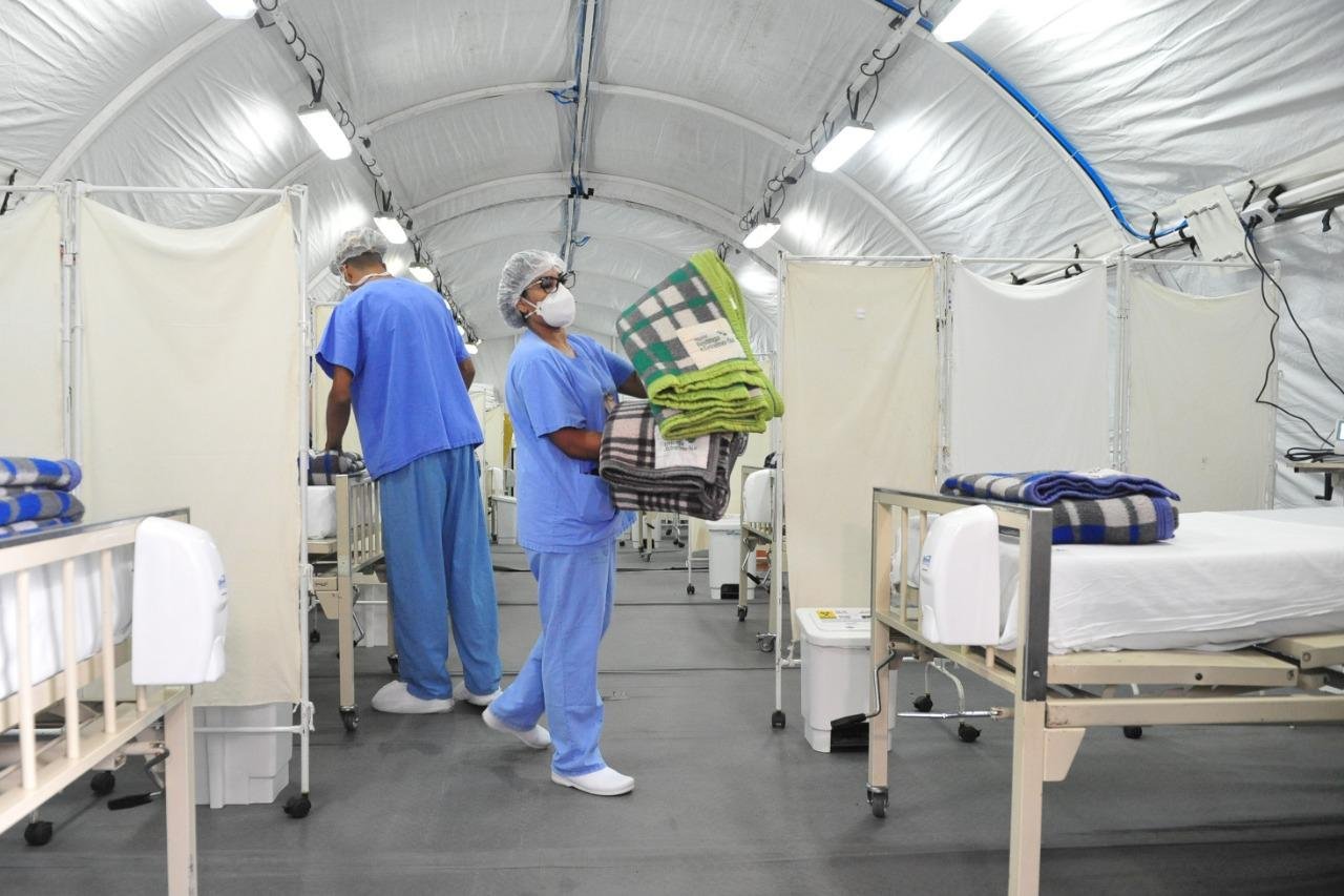 Internados confirmados com a Covid-19 s&atilde;o 844, enquanto 231 pessoas aguardam por um leito de UTI