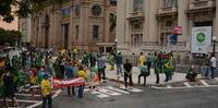 Protesto ocorreu nesta terça-feira em frente ao Palácio Piratini