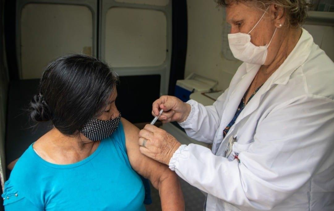 Na unidade, tamb&eacute;m &eacute; poss&iacute;vel receber a segunda dose da CoronaVac/Butantan dos que completaram 28 dias da primeira aplica&ccedil;&atilde;o