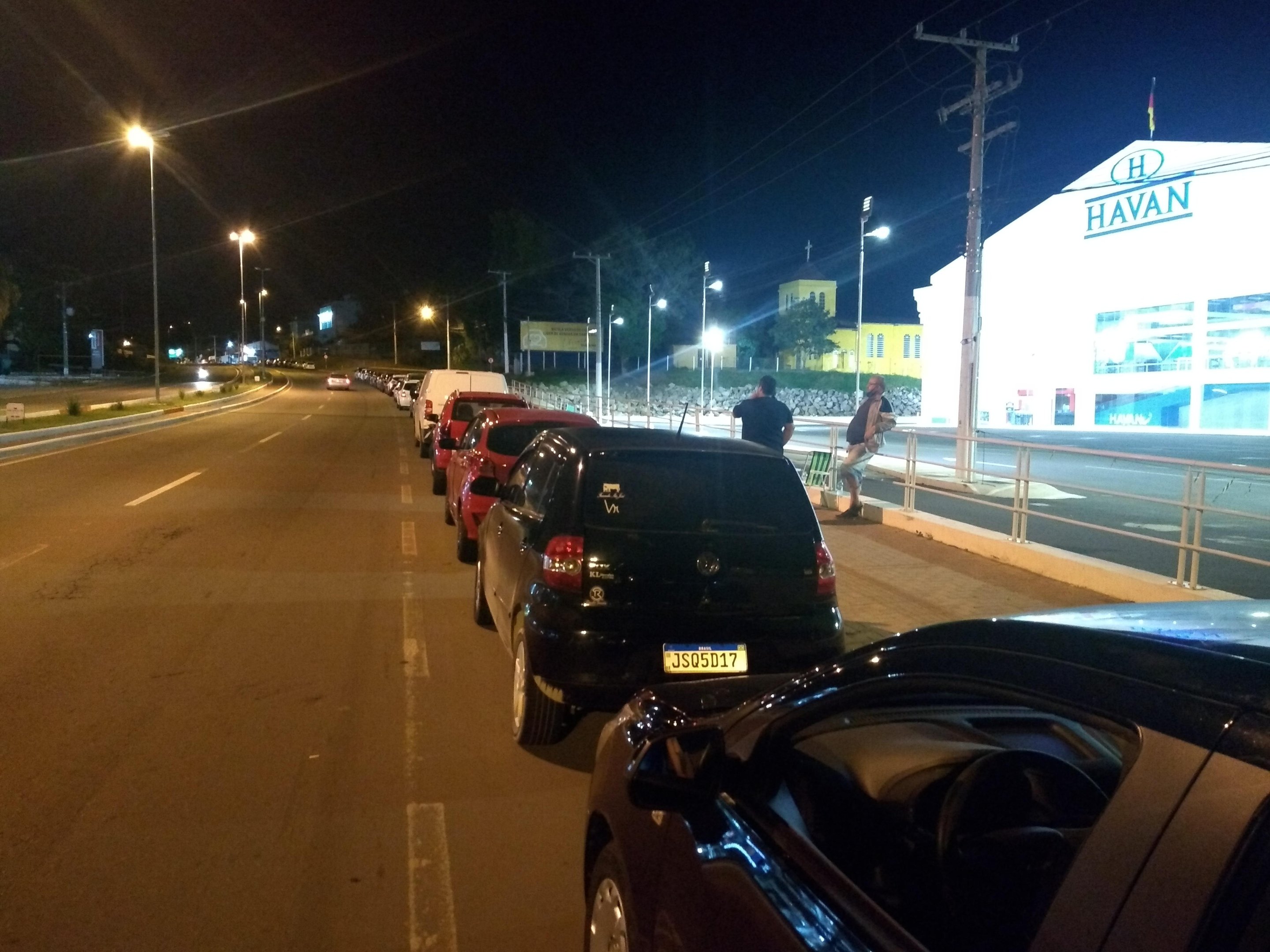 A fila de carros no entorno do Parque da Bas&iacute;lica da Medianeira teve uma extens&atilde;o de cinco quil&ocirc;metros