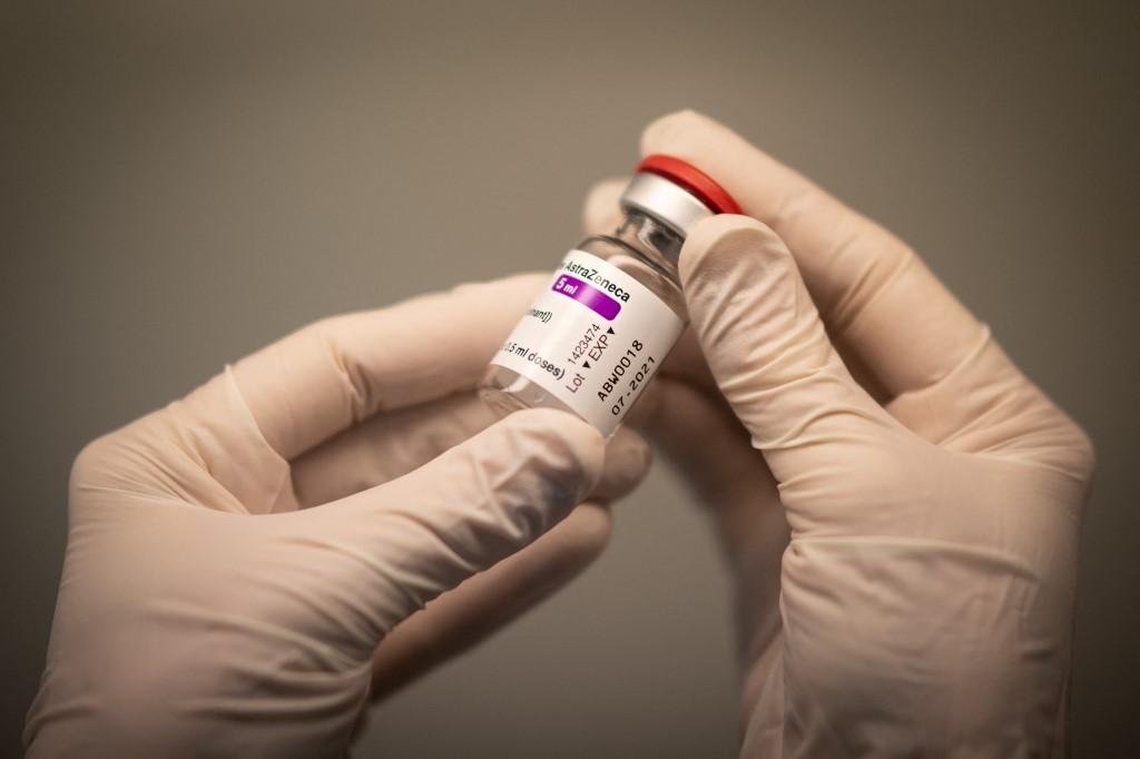 Ag&ecirc;ncia Europeia de Medicamentos (EMA) aprovou produ&ccedil;&atilde;o da vacina AstraZeneca na Holanda