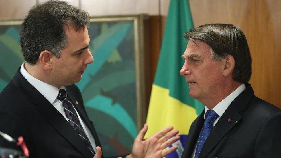 Na imagem, Pacheco e Bolsonaro