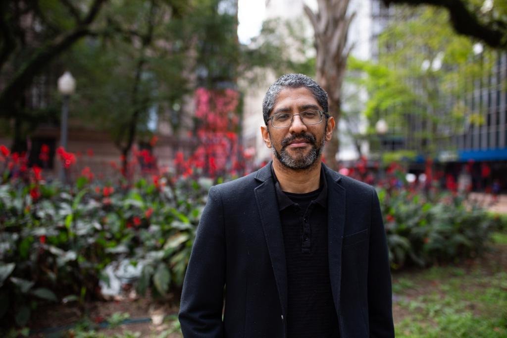 Jeferson Ten&oacute;rio foi patrono da Feira do Livro de Porto Alegre em 2020