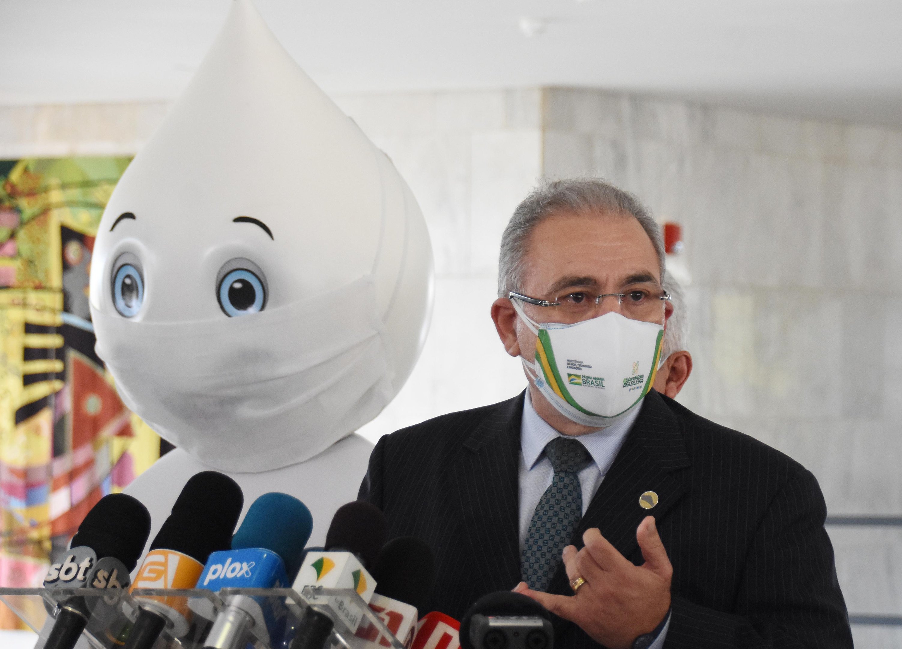 Ministro da Sa&uacute;de afirmou que pediu ajuda a OPAS, mas h&aacute; falta global de medicamentos