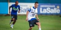 Pedro Lucas deve ganhar nova chance no meio de campo do Grêmio contra o São Luiz, em Passo Fundo