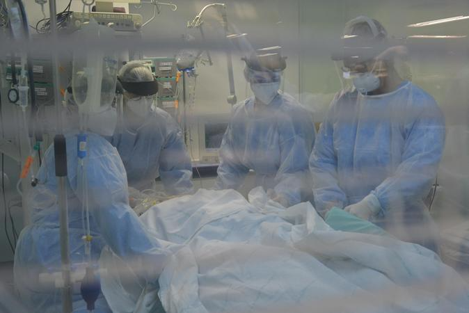 Ocupa&ccedil;&atilde;o dos leitos cl&iacute;nicos tamb&eacute;m recuou 28% nas &uacute;ltimas duas semanas