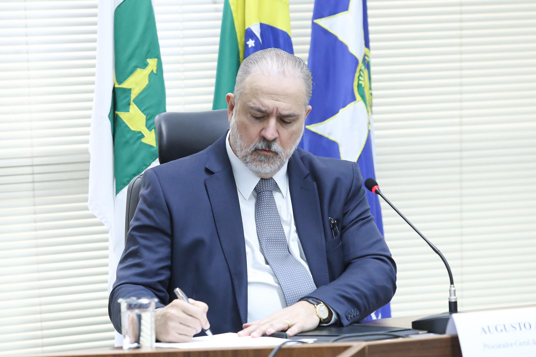 Aras v&ecirc; cultos religiosos como atividades essenciais