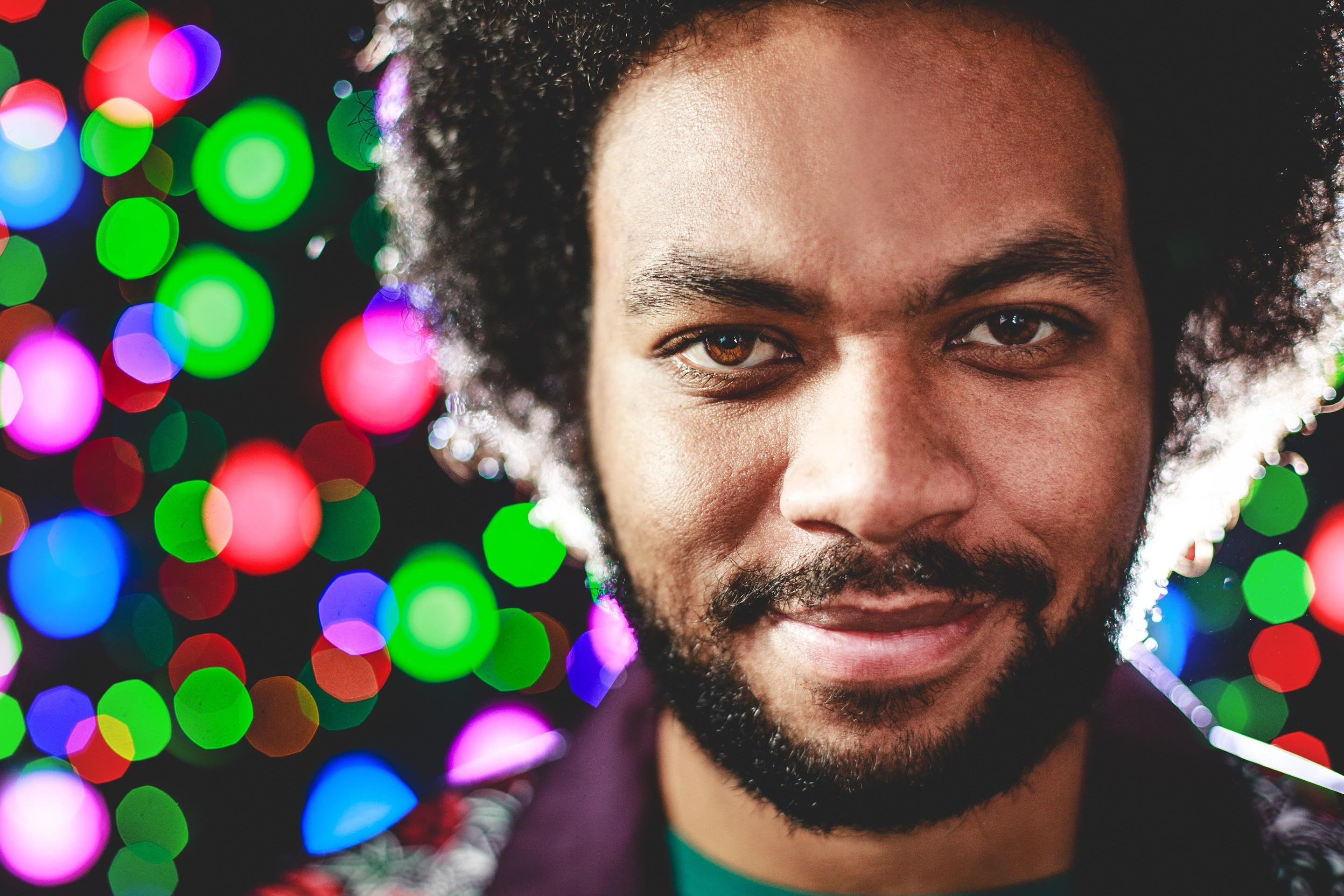 Matheu tem influ&ecirc;ncias que v&atilde;o de Jimi Hendrix, James Brown, Fela Kuti, Jack White a Gilberto Gil