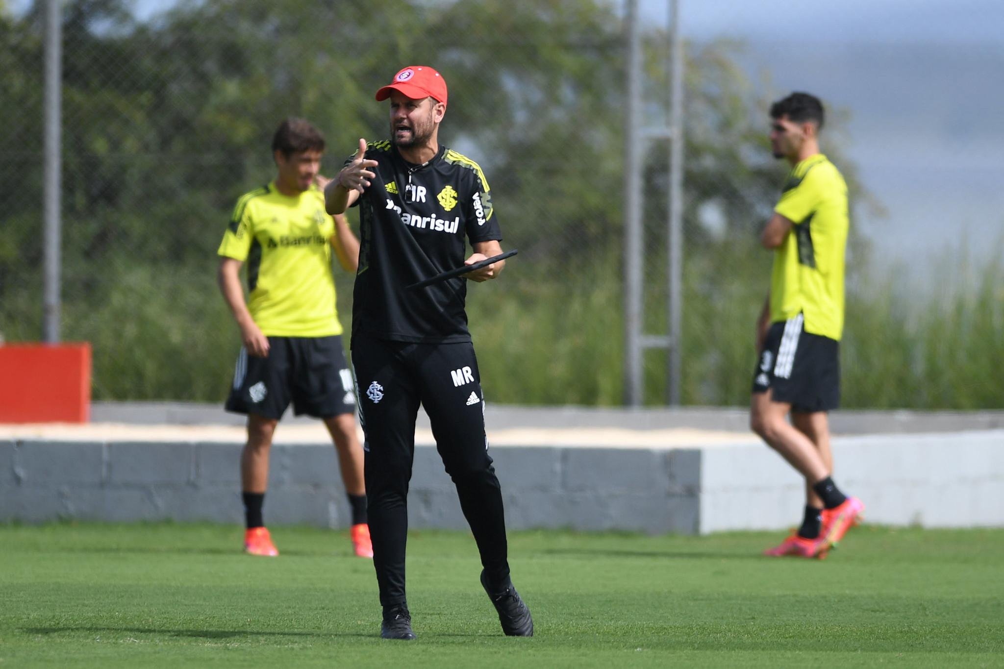 Miguel Angel Ram&iacute;rez tem duas d&uacute;vidas para o cl&aacute;ssico Gre-Nal