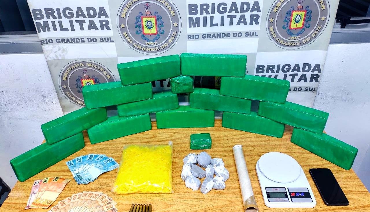 Houve recolhimento de R$ 1.150,00 em dinheiro oriundo do narcotr&aacute;fico e um sacode pinos vazios para coca&iacute;na