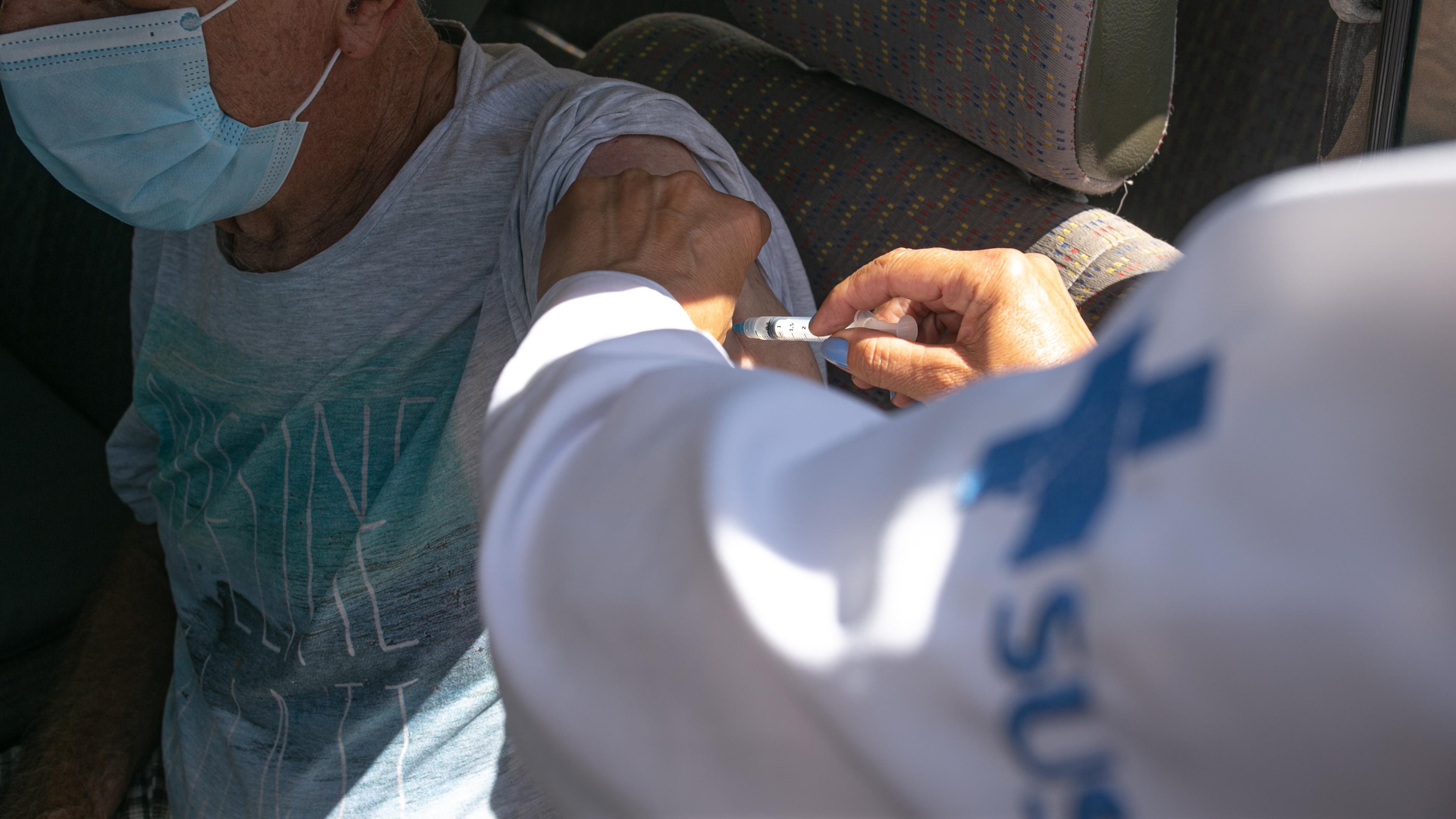 Idosos de 65 anos j&aacute; podem se vacinar em Canoas