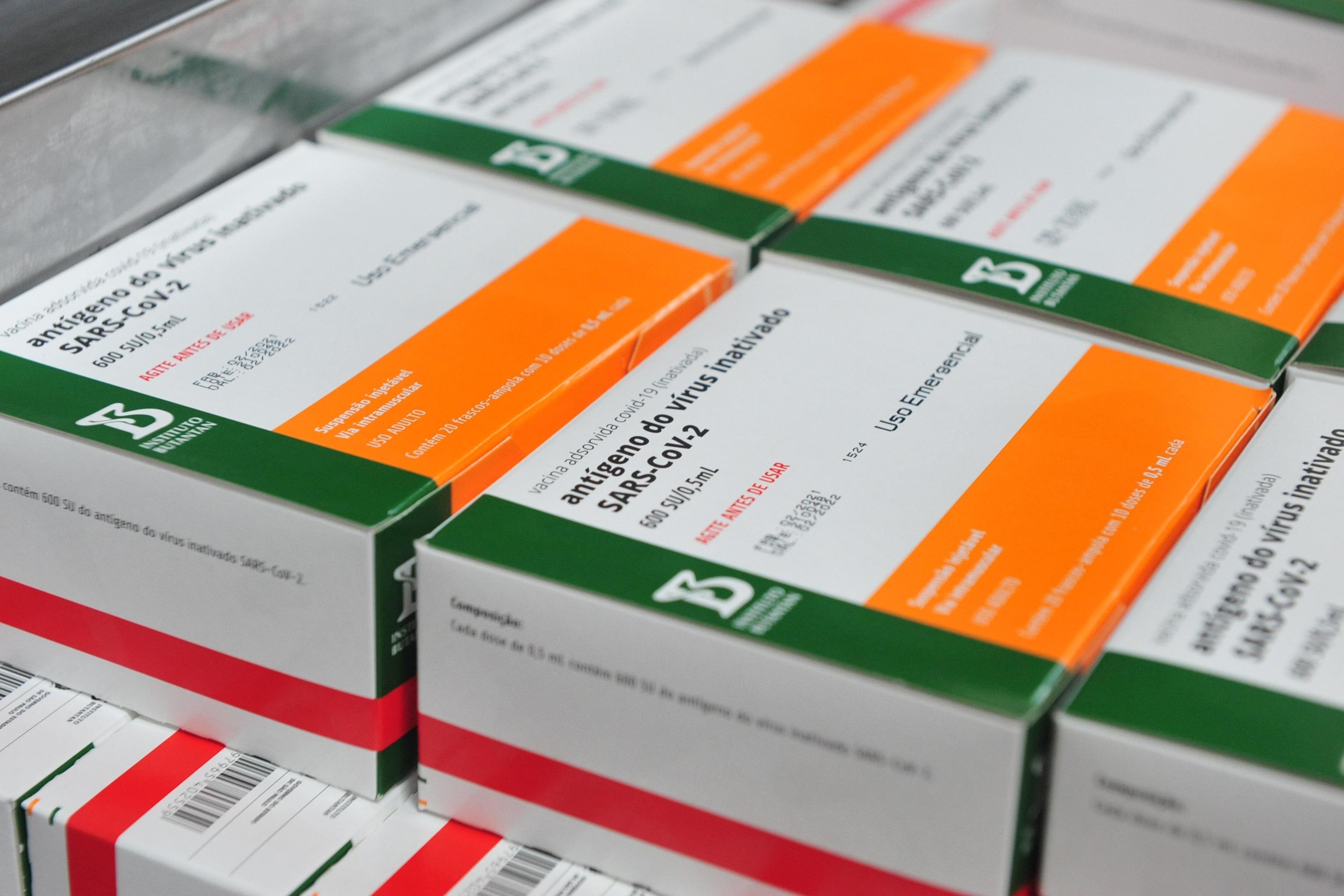 Segundo lote ter&aacute; 54 milh&otilde;es de doses da Coronavac