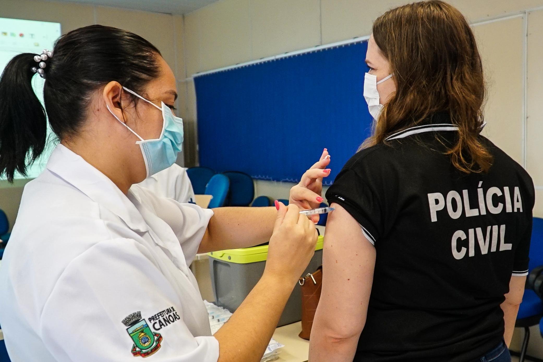 No &uacute;ltimo s&aacute;bado, 753 servidores receberam a primeira dose