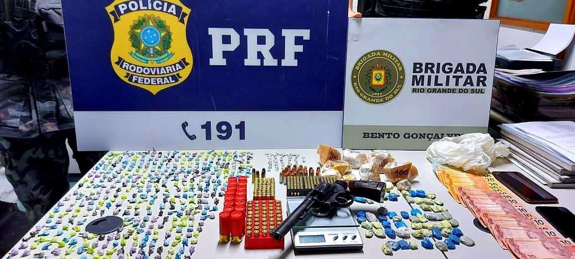 Mais de um quilo de droga e um rev&oacute;lver foram apreendidos na a&ccedil;&atilde;o