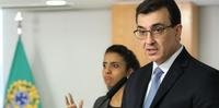 Carlos Alberto França promete engajar diplomatas brasileiros para “mapear vacinas disponíveis”