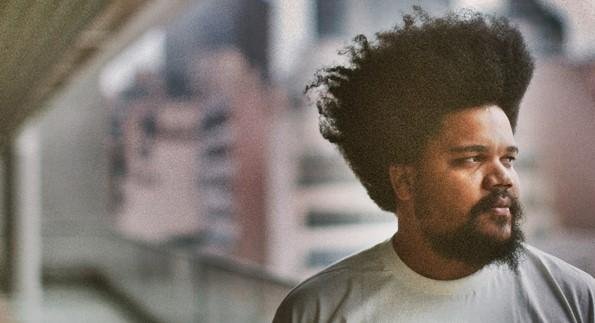 Compositor e pianista da nova cena instrumental e do jazz, Amaro Freitas apresenta uma live solo