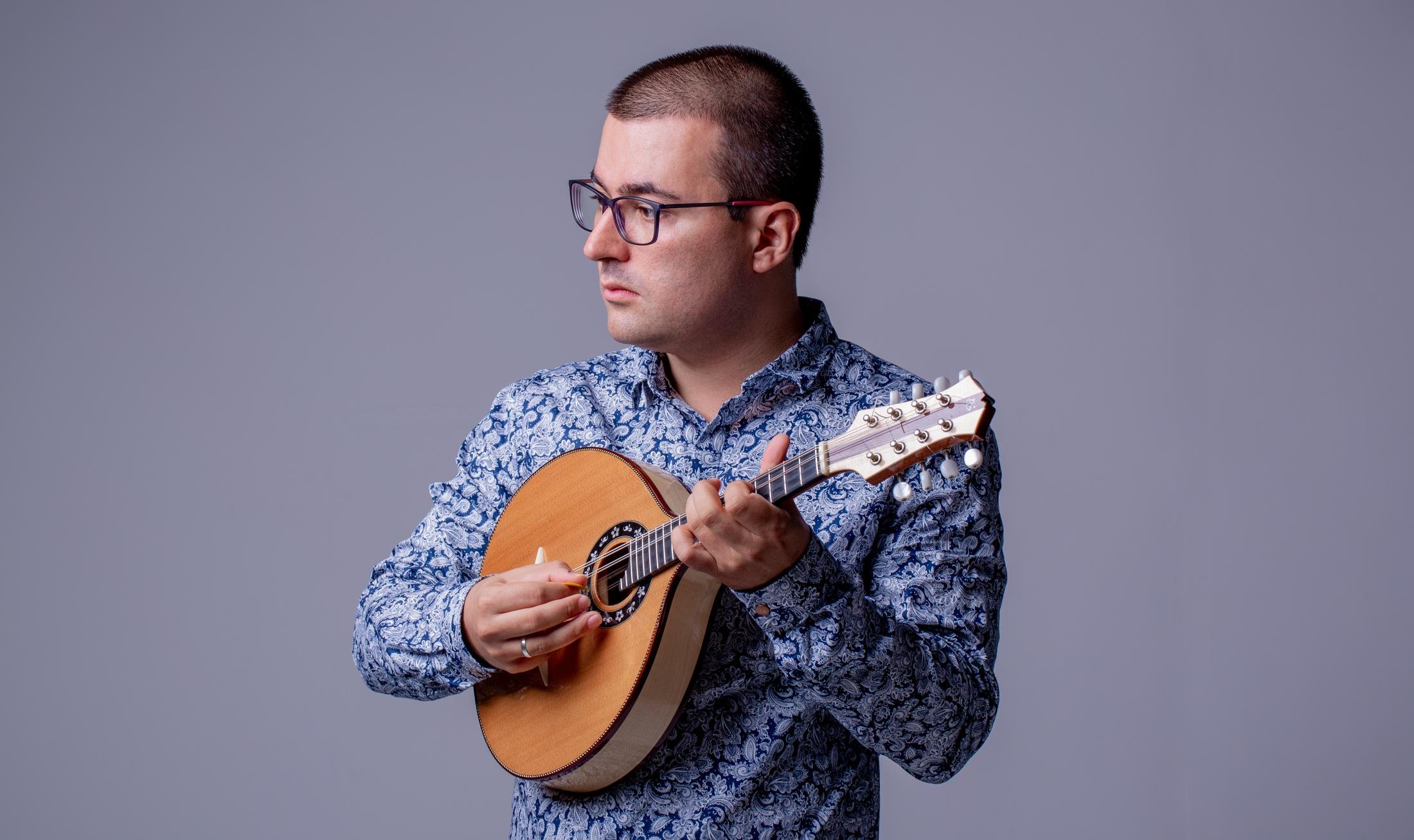 Elias Barboza &eacute; compositor, arranjador, instrumentista e educador musical