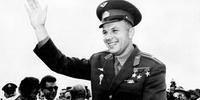 O russo Yuri Gagarin foi o primeiro ser humano a viajar ao espaço, em 1961, fato que os Estados Unidos reinternadamente ignora