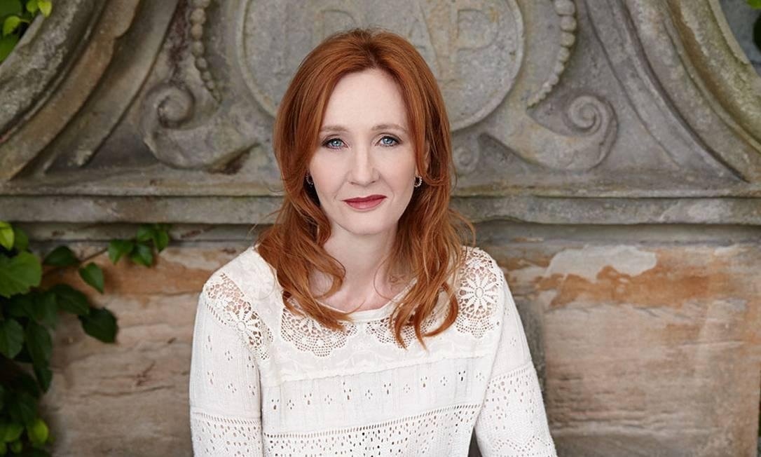 Este &eacute; o primeiro romance infantil de J.K. Rowling, desde "Harry Potter"