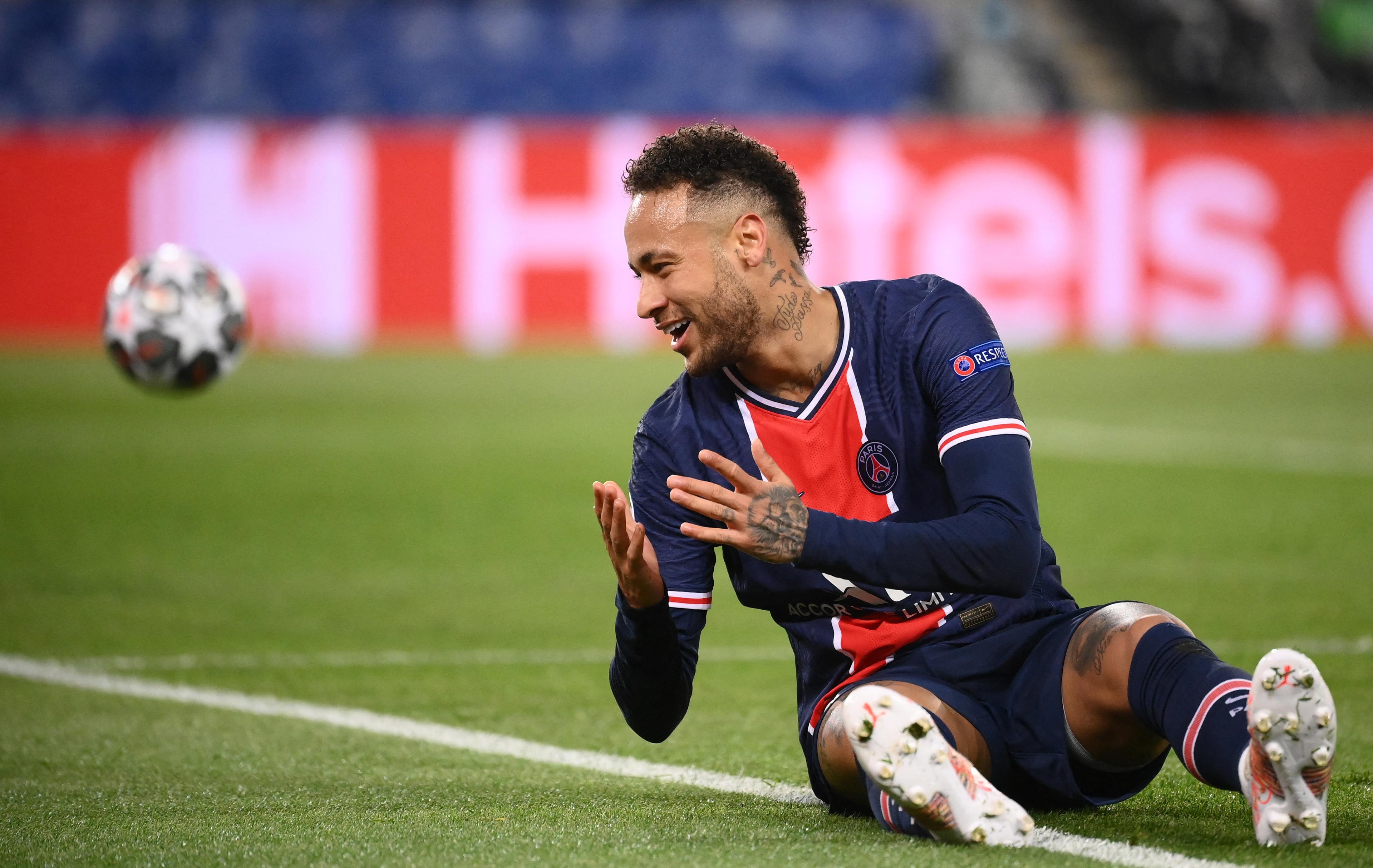 Neymar, durante o jogo das quartas-de-final da UEFA Champions League entre o Paris Saint-Germain (PSG) e o FC Bayern de Munique no est&aacute;dio Parc des Princes em Paris.