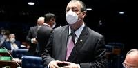 Mesmo alinhado ao governo, o senador do PSD critica as posturas negacionistas em relação ao vírus