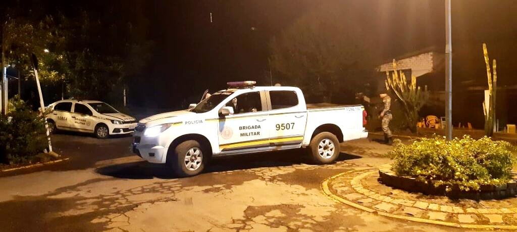 Um segundo bandido foi morto e o terceiro conseguiu fugir