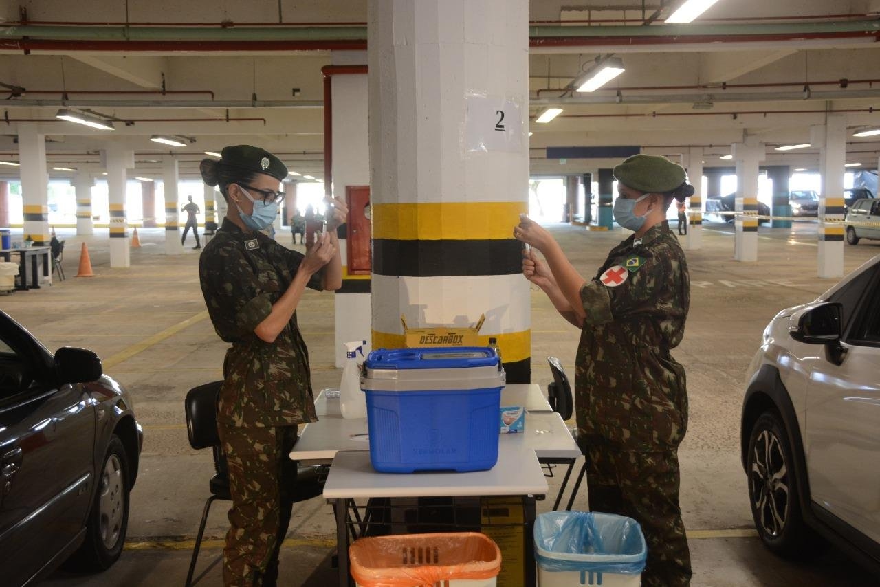 Nesta sexta-feira, 505.037 pessoas j&aacute; tinham recebido a primeira aplica&ccedil;&atilde;o da vacina