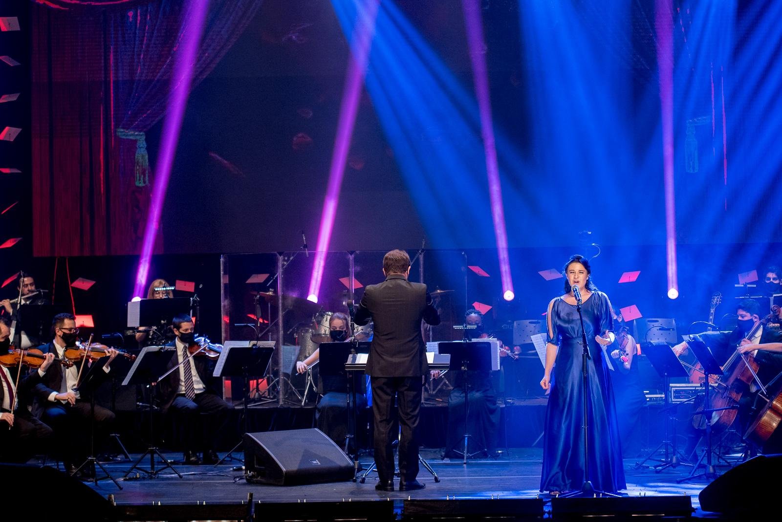 Soprano Gabrielle Fleck , maestro Evandro Matt&eacute; e Orquestra de C&acirc;mara do Theatro S&atilde;o Pedro