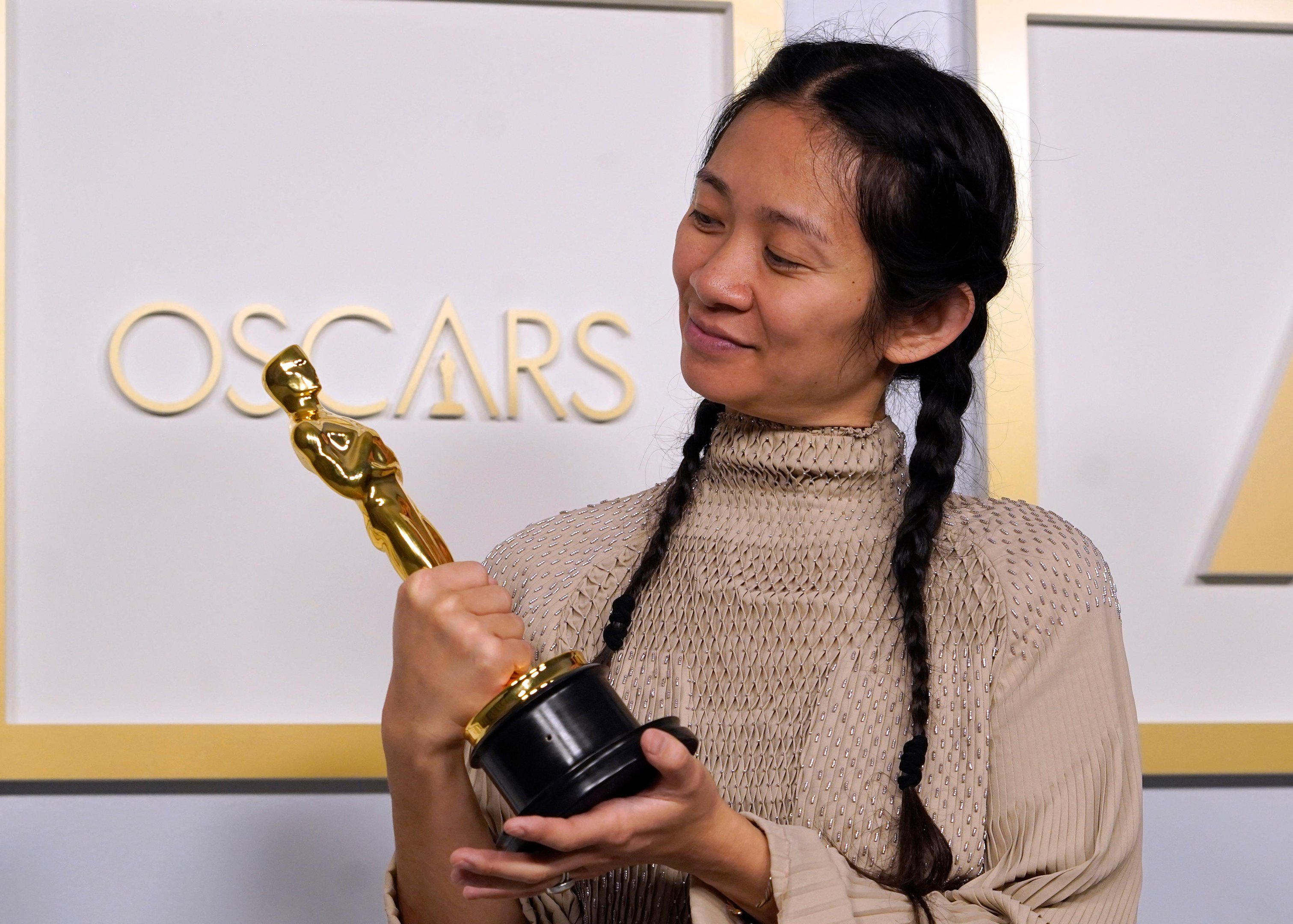 Zhao se tornou a primeira asi&aacute;tica e segunda mulher a vencer o Oscar na categoria de melhor dire&ccedil;&atilde;o