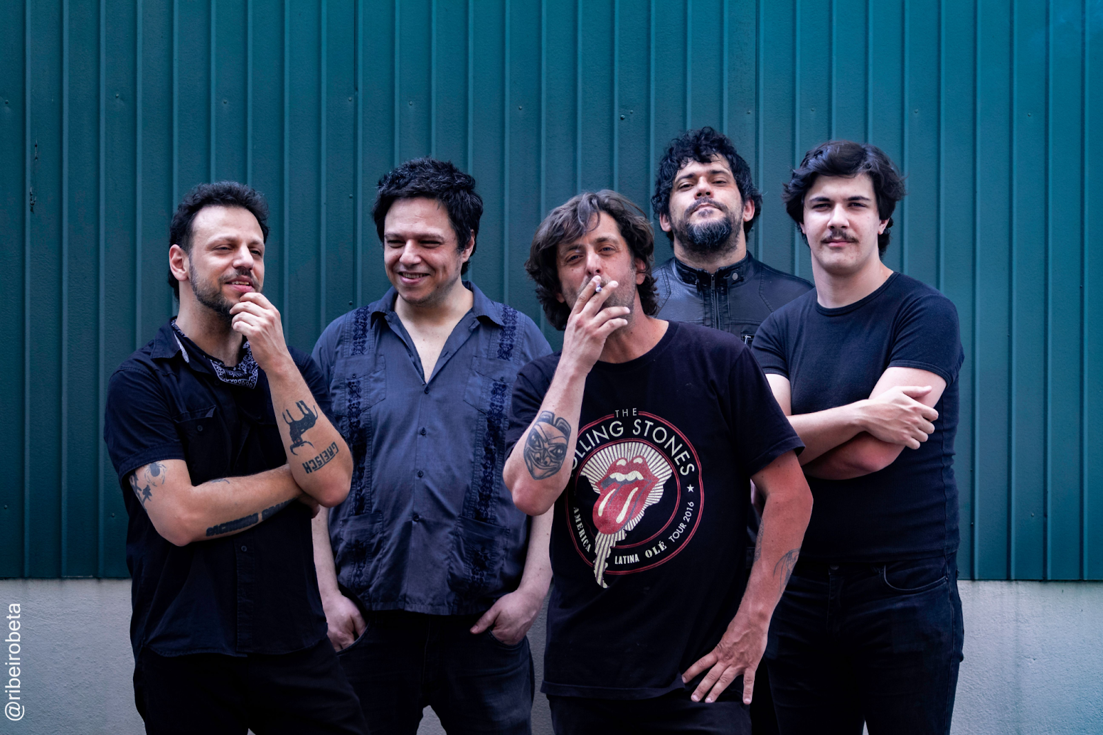 Grupo tem influ&ecirc;ncias dos Rolling Stones, Beatles e The Stooges