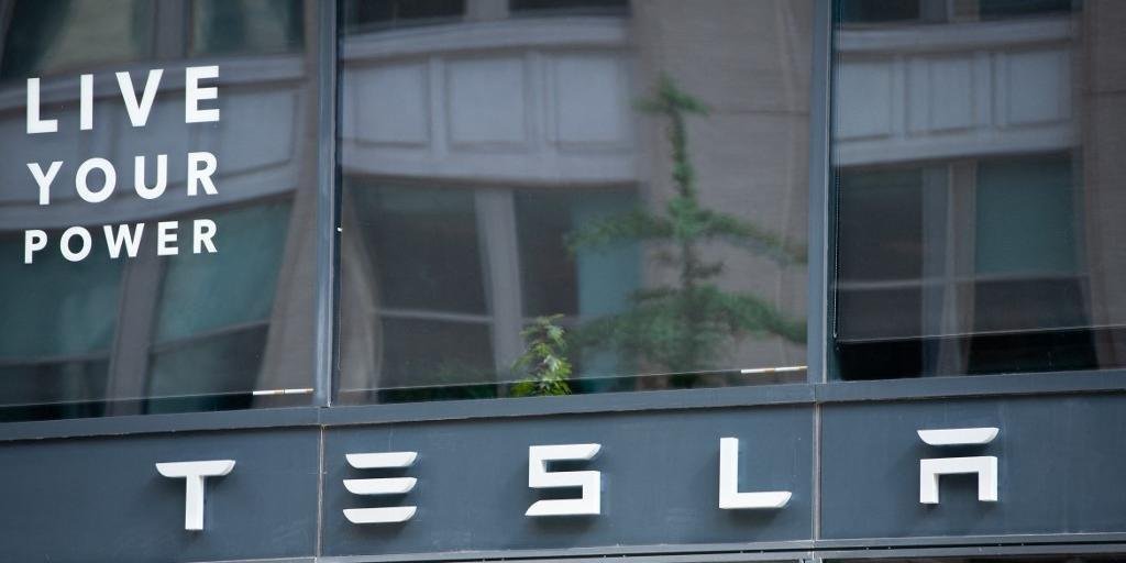 Tesla afirmou que houve falha humana
