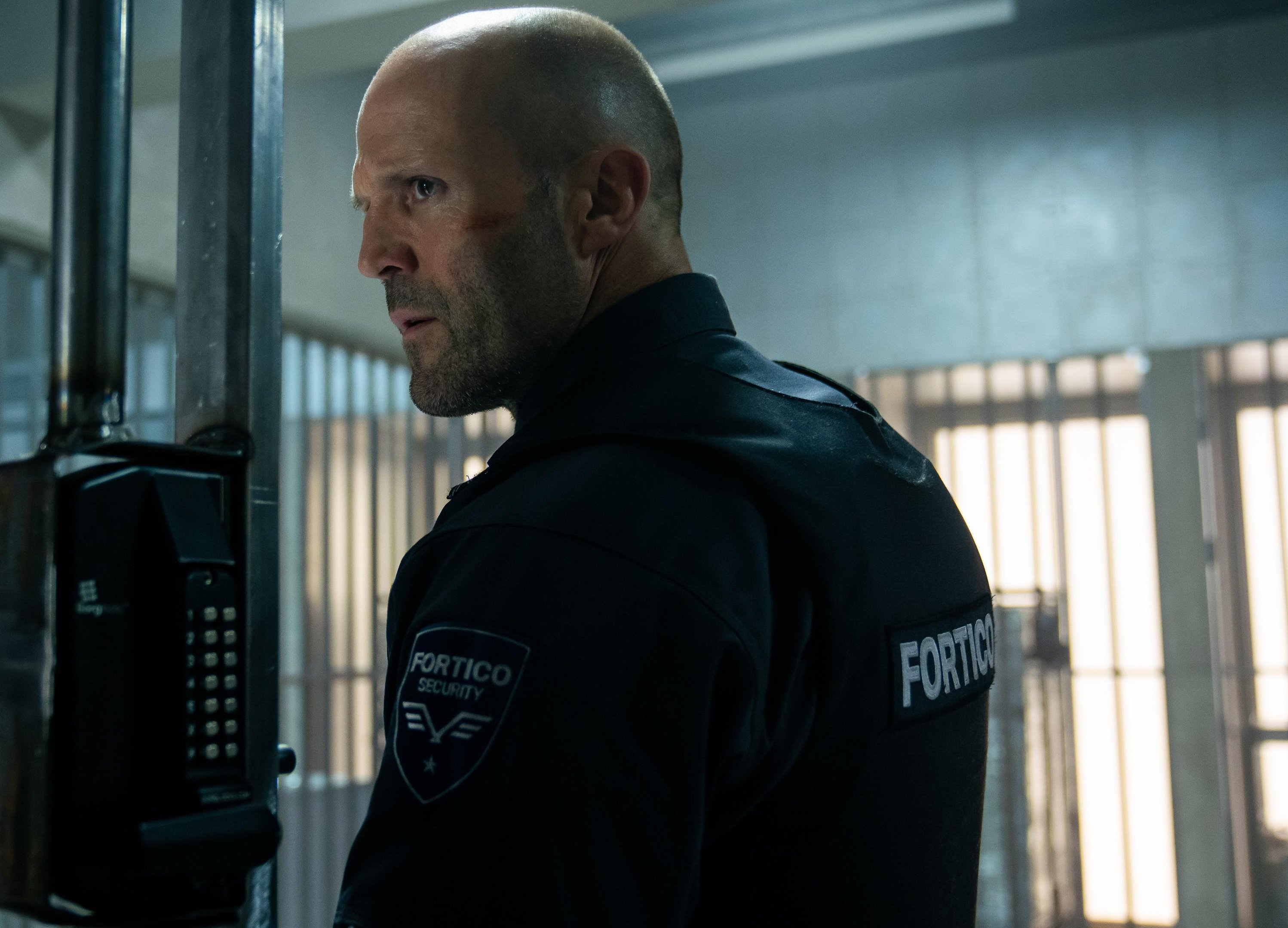 Jason Statham est&aacute; de volta aos cinemas em &ldquo;Infiltrado&rdquo;.