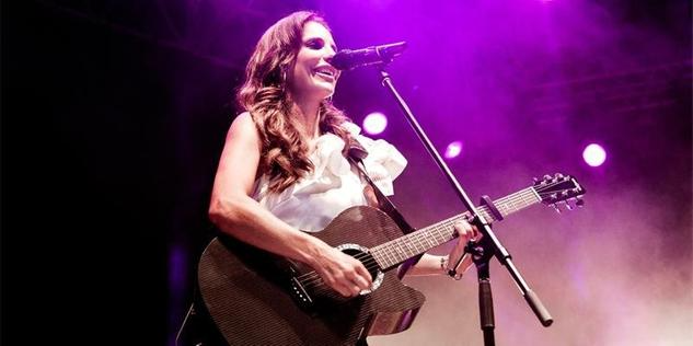 Ivete faz live em seu canal do YouTube