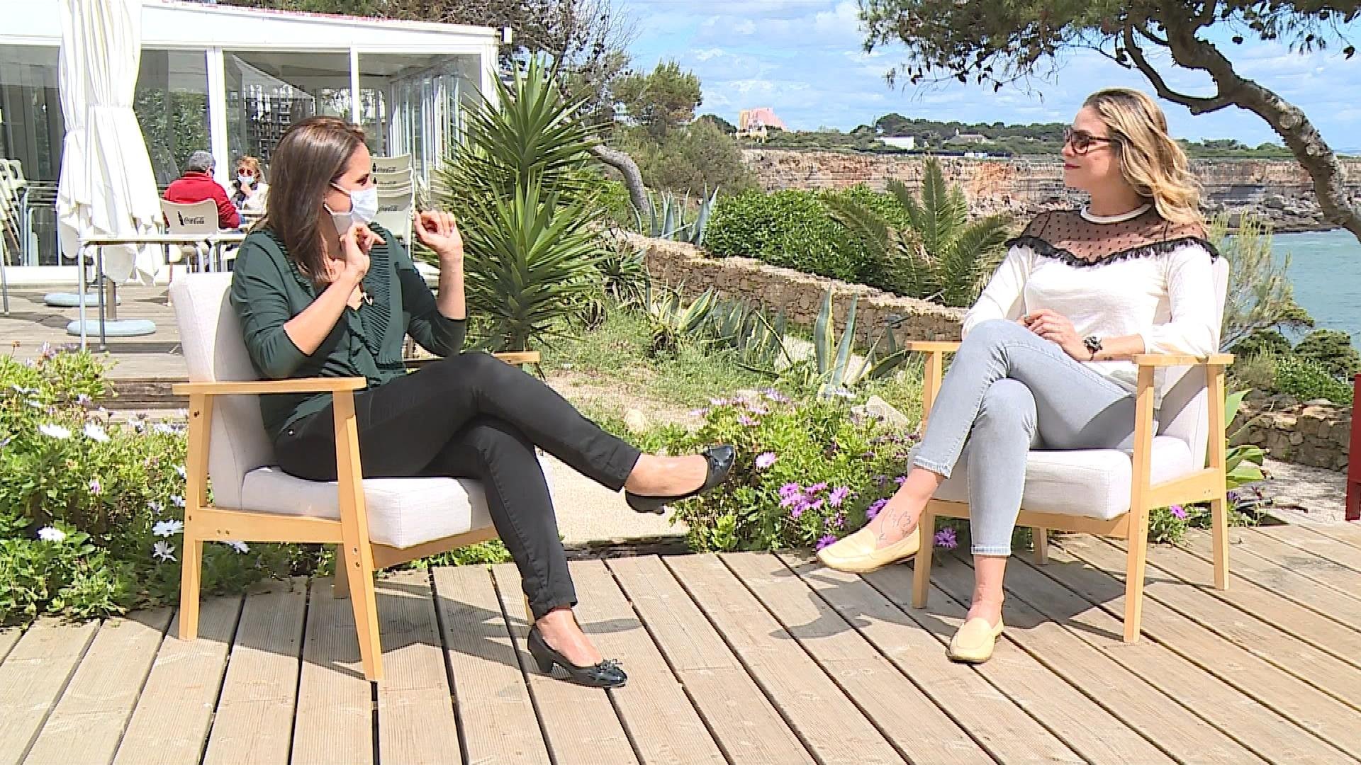 Luana Piovani recebeu a equipe do "A Noite &Eacute; Nossa" em sua casa, na cidade de Cascais, em Portugal, onde mora