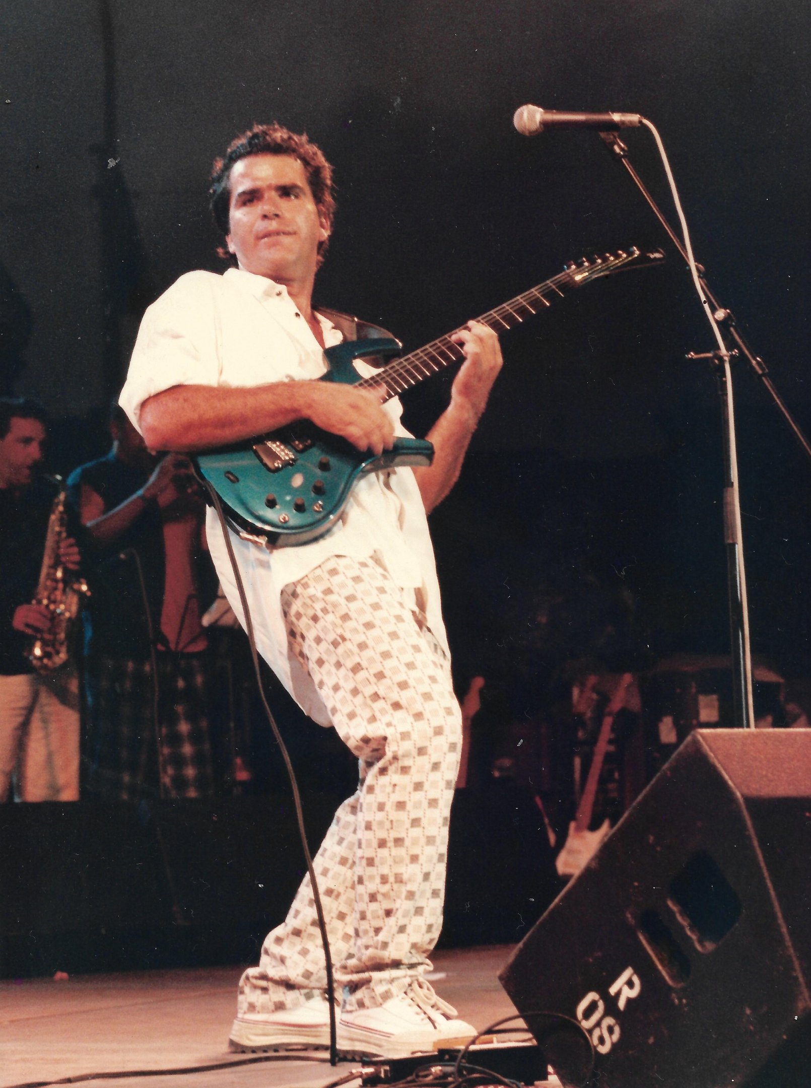 Cantor, compositor e produtor no festival franc&ecirc;s de Sanary em 1998