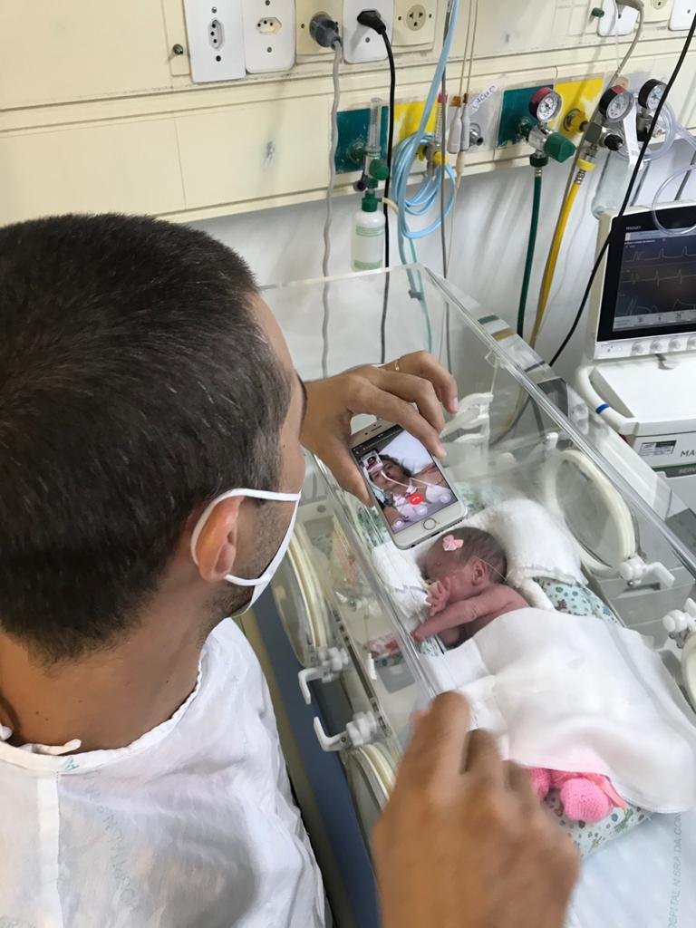 Atrav&eacute;s de c&acirc;mera de celular foi poss&iacute;vel fazer o encontro remoto