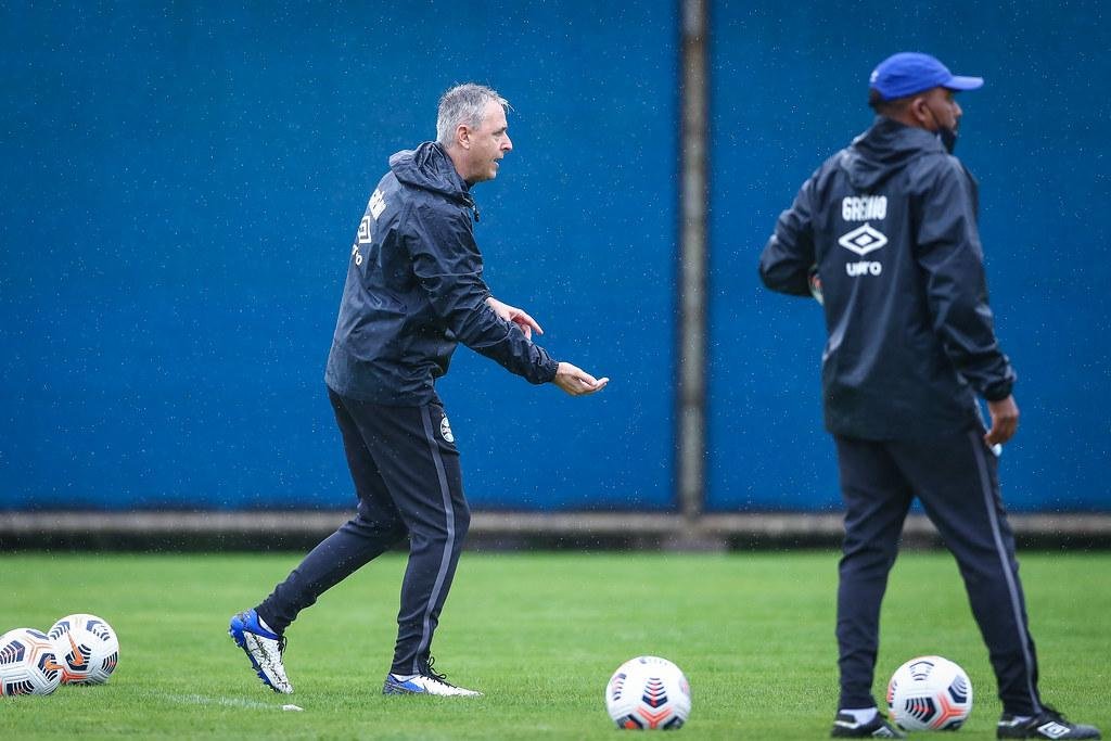 T&eacute;cnico Tiago Nunes aproveitou a v&eacute;spera da partida contra o Aragua, pela Sul-Americana, para ajustar detalhes na equipe