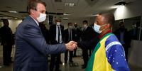 Bolsonaro recebeu Robson Oliveira no aeroporto do Galeão, no Rio de Janeiro