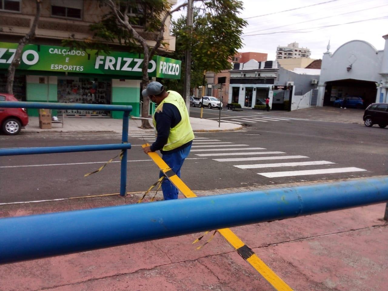 Equipe da Secretaria de Seguran&ccedil;a e Tr&acirc;nsito retirou os bloqueios que estavam colocados na via