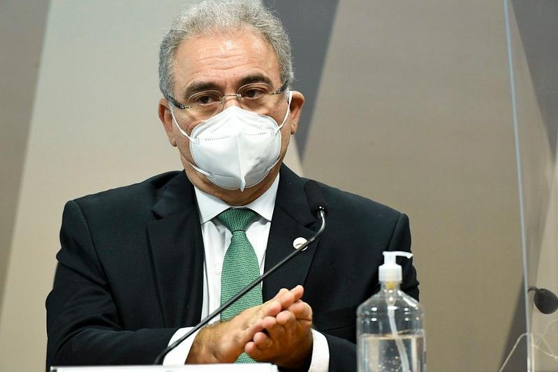Queiroga declarou que as aglomera&ccedil;&otilde;es contribuem para o aumento das infec&ccedil;&otilde;es