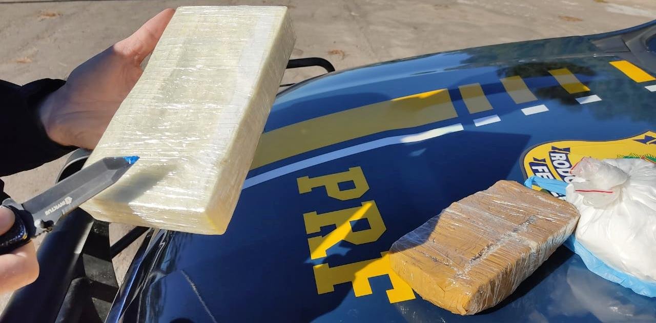 Crack, coca&iacute;na e composto qu&iacute;mico estavam ocultos no painel e console central do carro