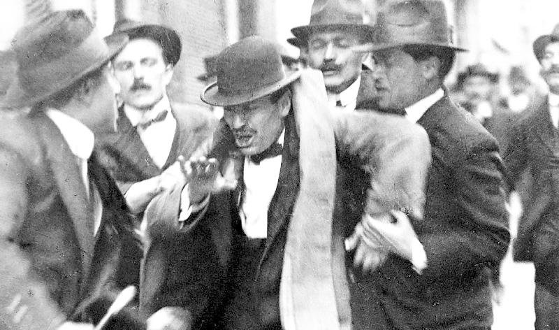 Fascistas atacavam os comunistas e os socialistas por toda a It&aacute;lia.