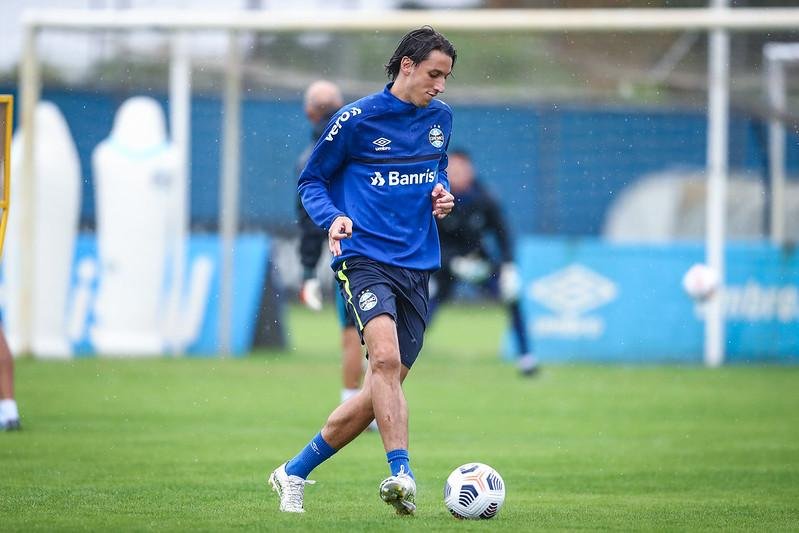 Geromel completa 300 jogos com a camisa do Gr&ecirc;mio neste domingo