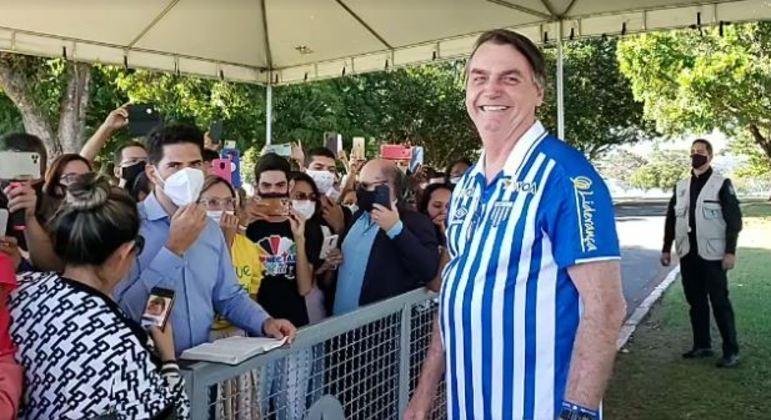 Presidente tamb&eacute;m disse que vai ser o &uacute;ltimo a tomar vacina em um gesto altru&iacute;sta