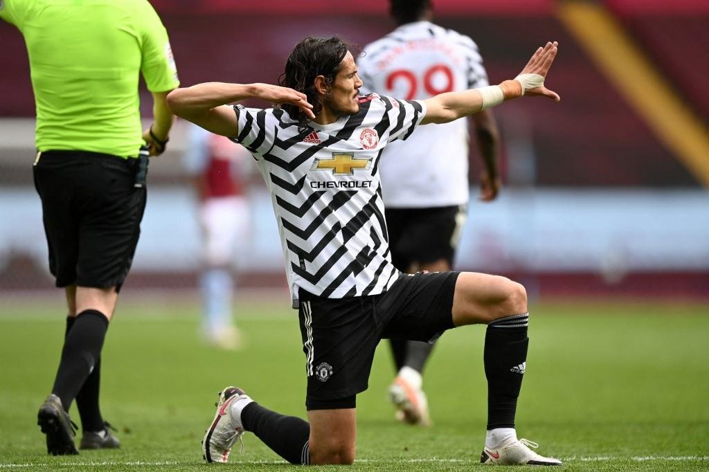 Cavani marcou o terceiro gol da partida