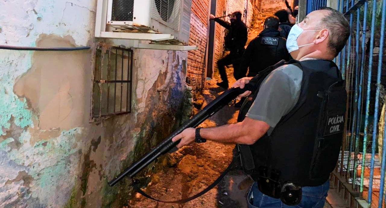 Agentes do Deic cumpriram 24 mandados de busca e apreens&atilde;o e outros 16 mandados de pris&atilde;o tempor&aacute;ria, al&eacute;m de sequestro de ve&iacute;culos e bloqueio de contas banc&aacute;rias