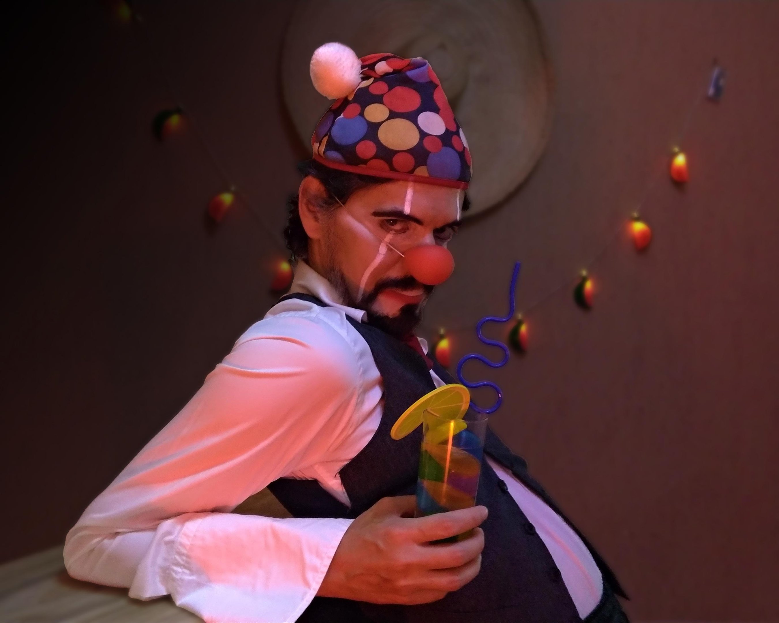 Ministrante Walter Diehl interpreta desde 2006 o Palha&ccedil;o Nenusko, tendo produzido recentemente, v&iacute;deos do seu clown para a internet.