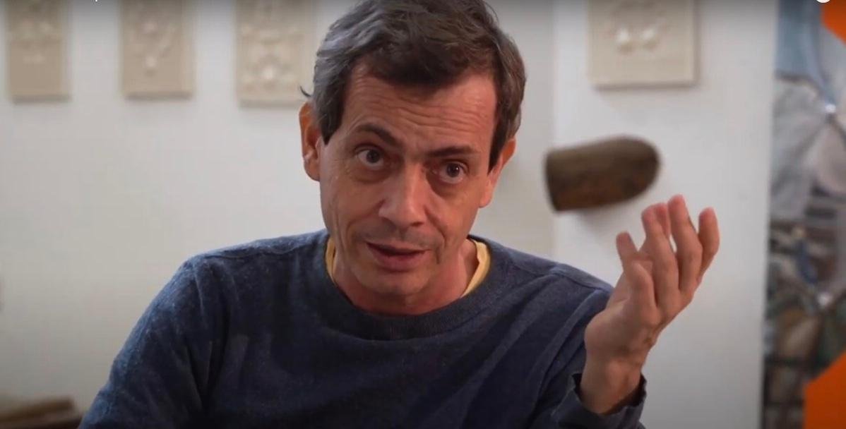 Carlito Carvalhosa foi um dos maiores fen&ocirc;menos da arte brasileira contempor&acirc;nea, tendo conquistado curadores e colecionadores internacionais com sua obra
