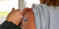 Vacinação da 2ª dose da Coronavac para idosos de 66 anos será realizada neste fim de semana